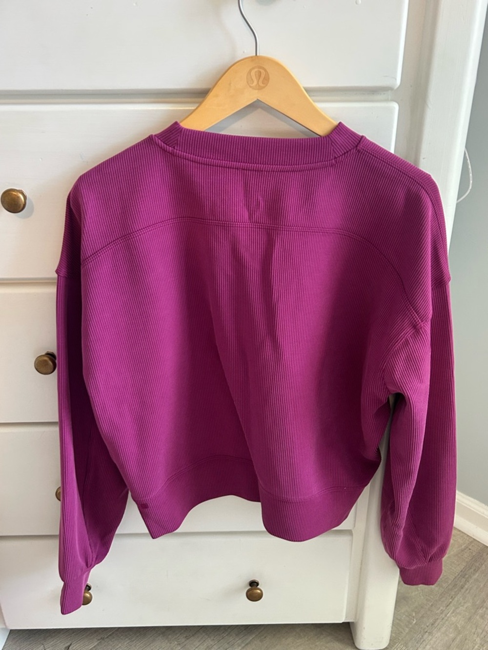 EUC Lululemon Ribbed Softstreme
Perfectly Oversized Cropped Sz 6 in magenta - Picture 2 of 4